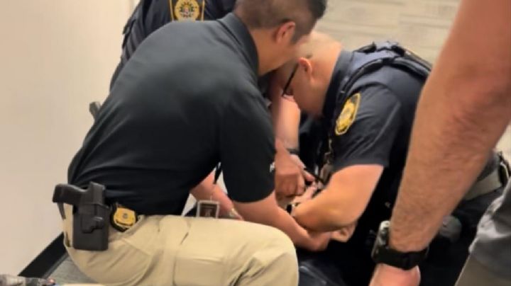 ¿Quién es Alex Padilla, el senador demócrata retirado de conferencia de Kristi Noem en Los Ángeles?