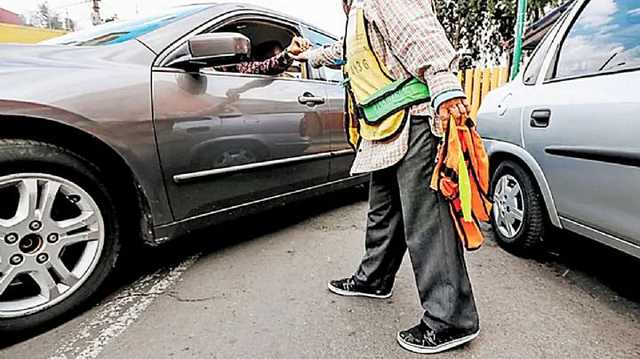 Sin oportunidades laborales por la edad: José y Luis trabajan de “viene viene” en condiciones difíciles
