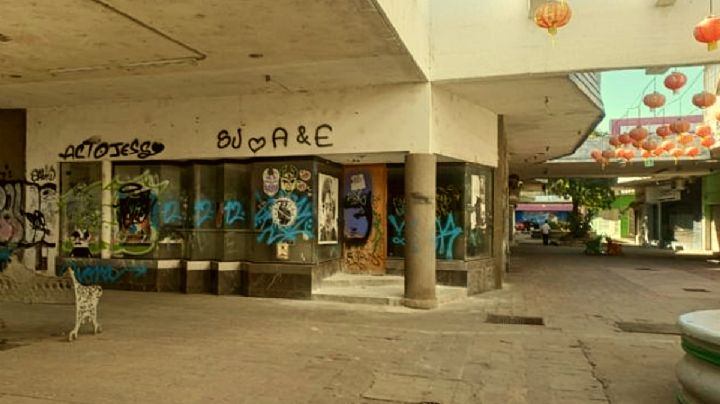 Atrapada en los 70s: la plaza fantasma de León; solo queda nostalgia y uno que otro local