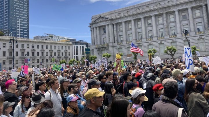 Conductor atropella a manifestantes en San Francisco durante protesta de “No Kings”