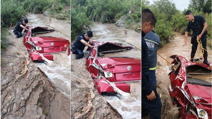 Lluvias arrastran a joven y su vehículo en río de Hidalgo; esto pasó con él | VIDEO