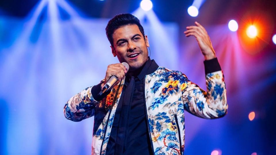 El cantante mostró su lado paternal.