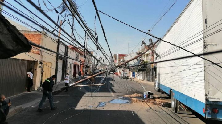 Tira camión transformador en la zona centro de Celaya... por segunda vez en dos años