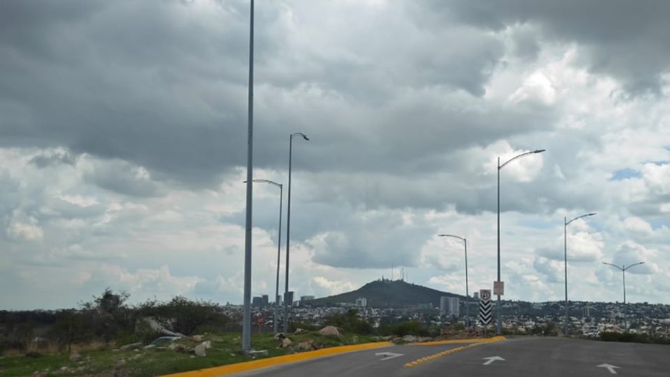 Nublados ayer en León. Este martes saldrá un poco más el sol.