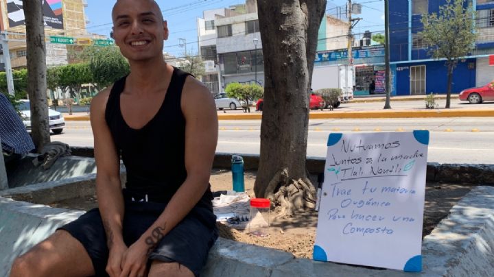 Iván el joven que recicla su basura orgánica en las jardineras del Adolfo López Mateos