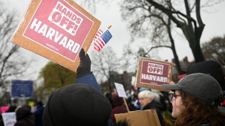 ¿Por qué obliga EU a solicitantes de visa hacer "públicas" sus redes sociales?