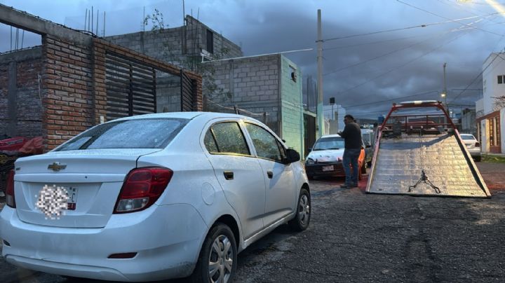 Hombre intenta vender auto robado en Mineral de la Reforma; policía lo atrapa