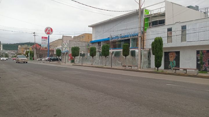¿Cuál es el nuevo negocio que se construye a mitad de la avenida Juárez de Pachuca?