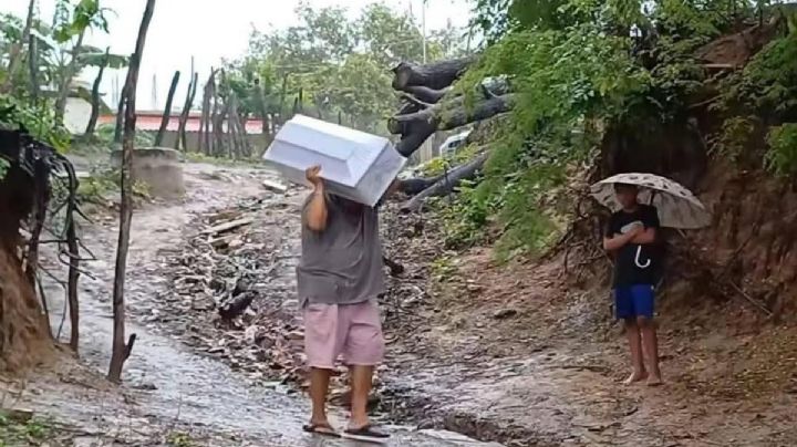 "Erick" deja dos muertos, deslaves, apagones y daños menores en Oaxaca y Guerrero