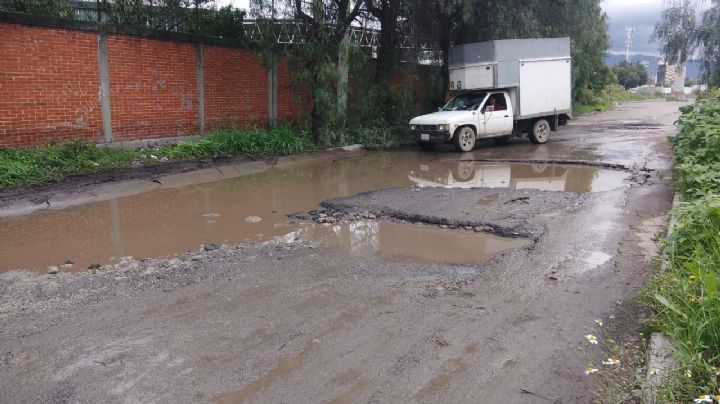 Camino a FES Cuautitlán intransitable, baches de hasta 3 m de diámetro