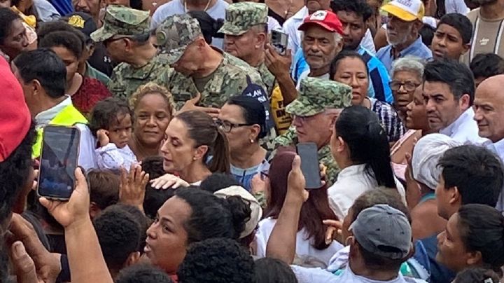 “Nunca los vamos a dejar”: Sheinbaum visita Oaxaca y garantiza ayuda a damnificados por "Erick"