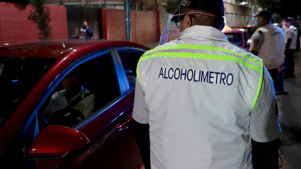 El diputado conducía al sur de Pachuca, pero llegó a un operativo del alcoholímetro