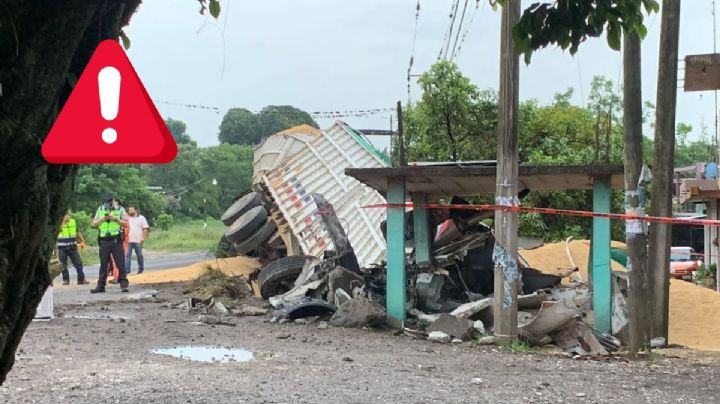 Identifican a conductor de trailer que murió en accidente en la carretera Yanga - Cuitláhuac