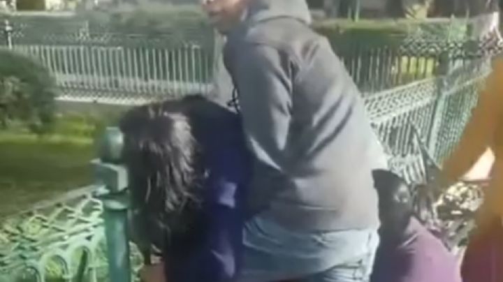 Mujer indígena da a luz en parque de San Cristóbal; Salud admite negligencia médica