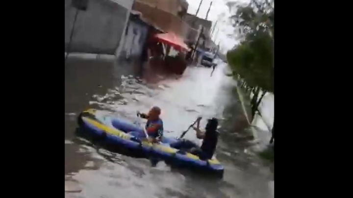 Sacan una lancha a pasear en calles de San Pancho; Venecia en Guanajuato |VIDEO