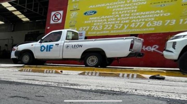 ¿ Qué hacía una camioneta del DIF invadiendo una banqueta en León?
