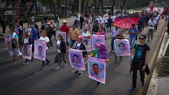 Corte ordena a FGR hacer pública carpeta del caso Ayotzinapa