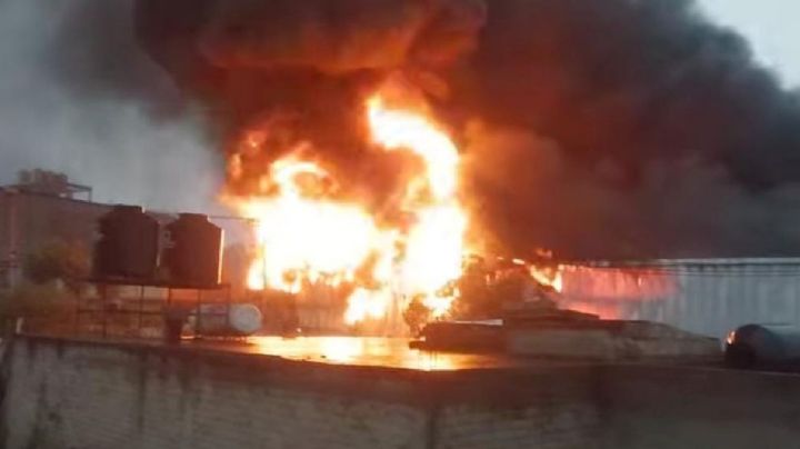 Se incendia negocio de chatarra en San José El Jaral, Atizapán de Zaragoza