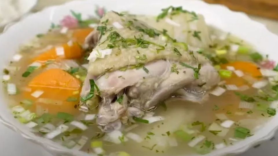 Caldo de gallina casero