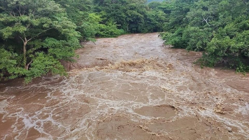 El río aumentó su cauce debido a las recientes lluvias