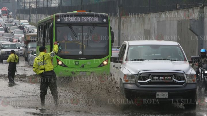 CDMX colapsa por lluvias: inundaciones, derrumbes y cierres de vialidades