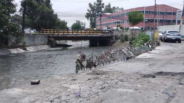 “Anoche se nos metió el agua, la sacamos como pudimos porque nadie vino a ayudar”: vecinos de Naucalpan