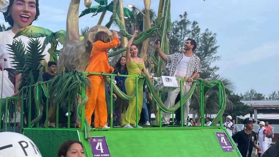 VIDEO: Así se vive el tercer desfile del Carnaval de Veracruz 2025 con Karime Pindter