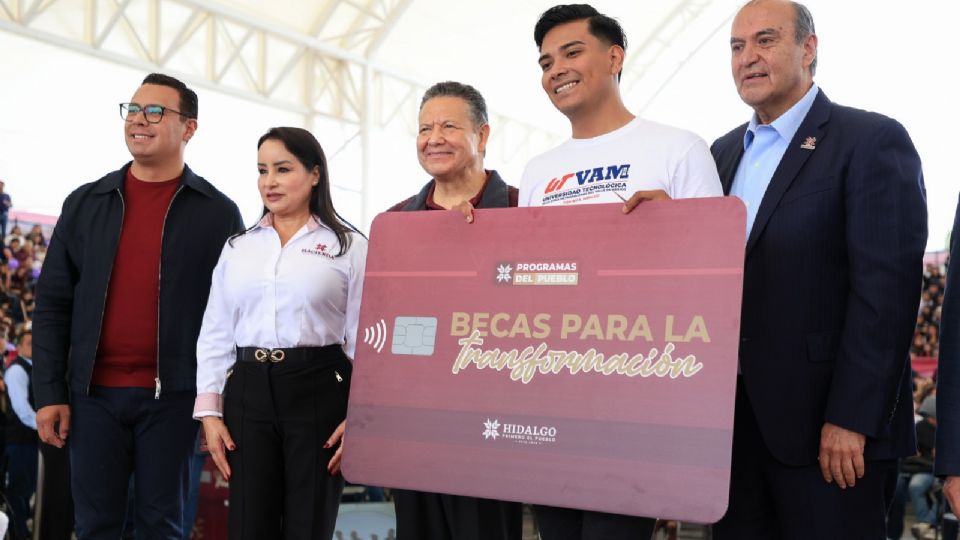 Julio Menchaca invitó a estudiantes a corresponder el esfuerzo y hacer de Hidalgo una potencia