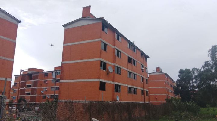 “El edificio del Infonavit es inhabitable; no tenemos a dónde ir”: vecinos de Tultitlán