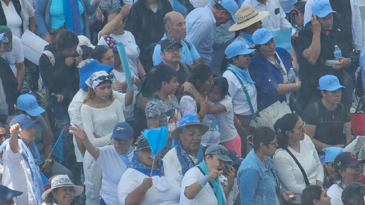 Católicos rezan frente al Congreso de Guanajuato para evitar la despenalización del aborto