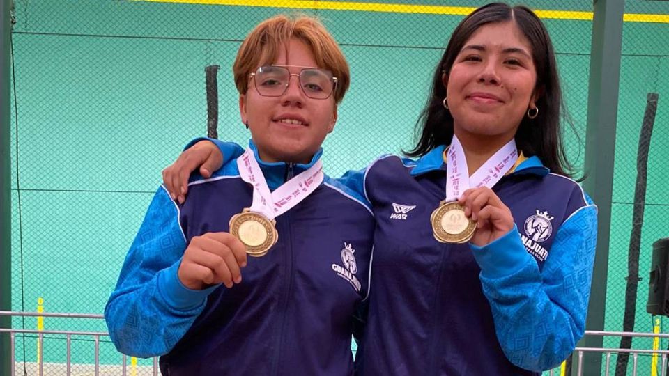Fredel Ailin Jardines Carrera y Matilde Denisse Frías Hernández ganaron 20 a 9 en la categoría 16-17, modalidad, Trinquete Paleta Goma.