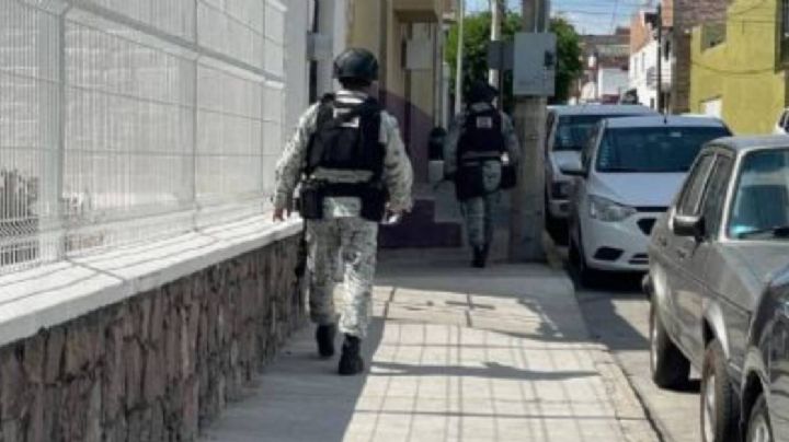 Atacan a balazos a mujer en bar de León