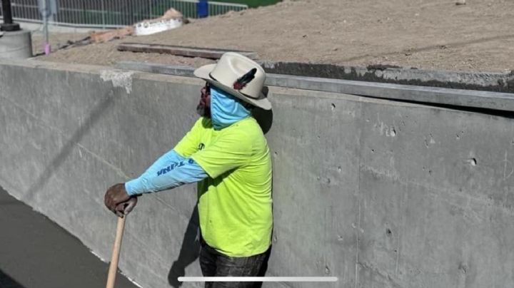 La migra anda brava y la raza no es dejada: un leonés de la Azteca en Los Ángeles, California