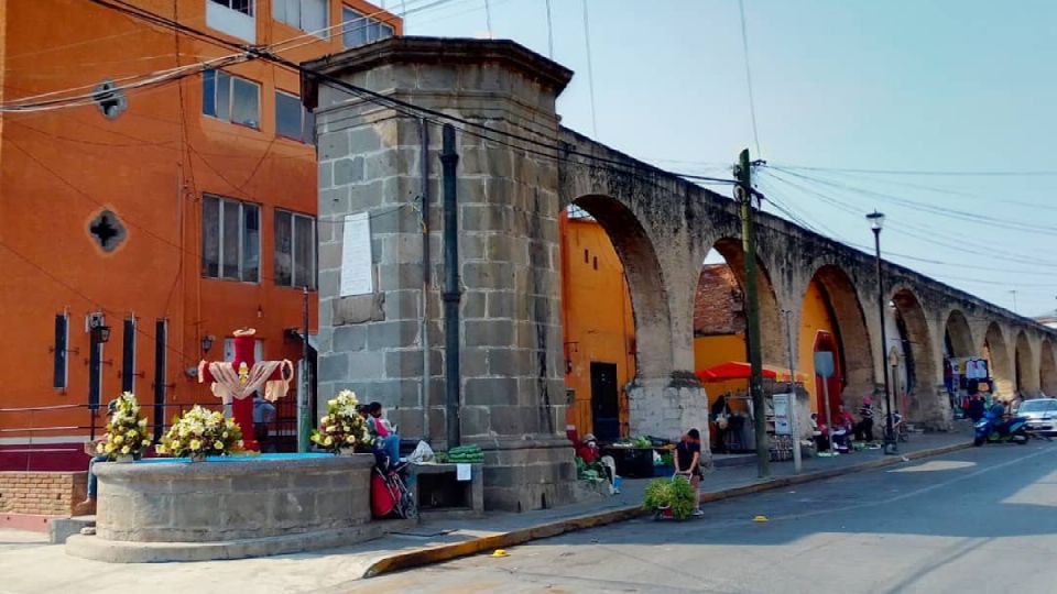 La Pila de la Cruz y el  Acueducto.