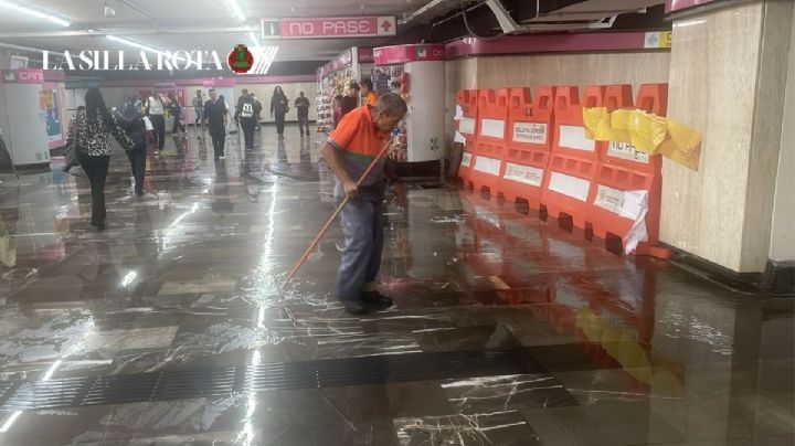 Goteras y filtraciones dentro de estaciones y pasillos del Metro