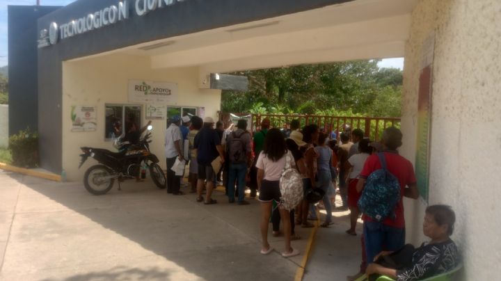 Encierran en Guerrero a Servidores de la Nación; pobladores exigen ser censados tras "Erick"