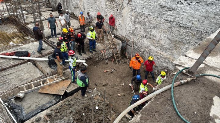 GAM: derrumbe sepulta a dos trabajadores en Vallejo Poniente; hay un muerto