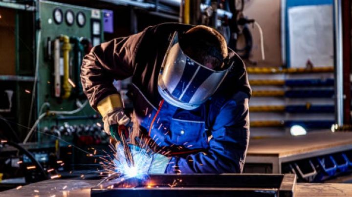 Industria mexicana sigue débil: cae 0.4% anual en mayo: Inegi