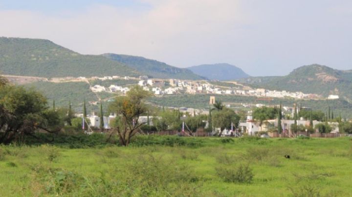 Casas lujosas invaden los cerros de la Sierra de Lobos