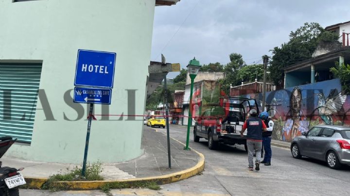 Detienen a hombre que caminaba con cabeza humana por calles de Coatepec; esto sabemos