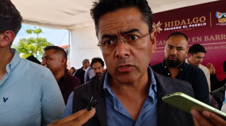 Retiran anuncios de puentes peatonales en Mineral de la Reforma