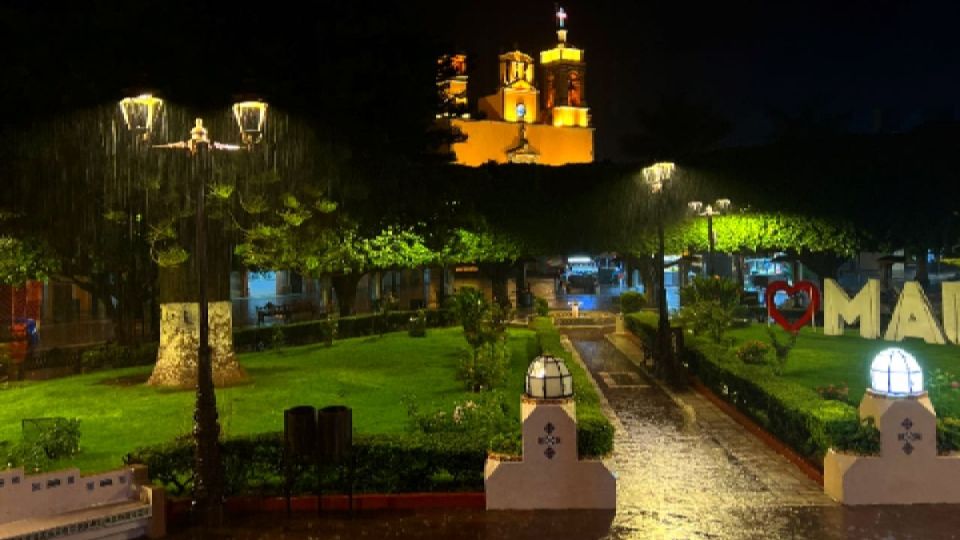 Noche fresca y lluviosa, ayer en San Miguel de Allende.