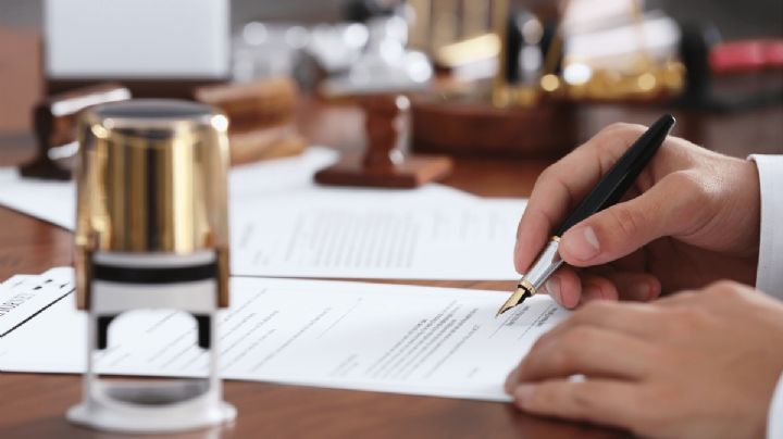 Exnotario se queda en prisión; es señalado por fraude procesal