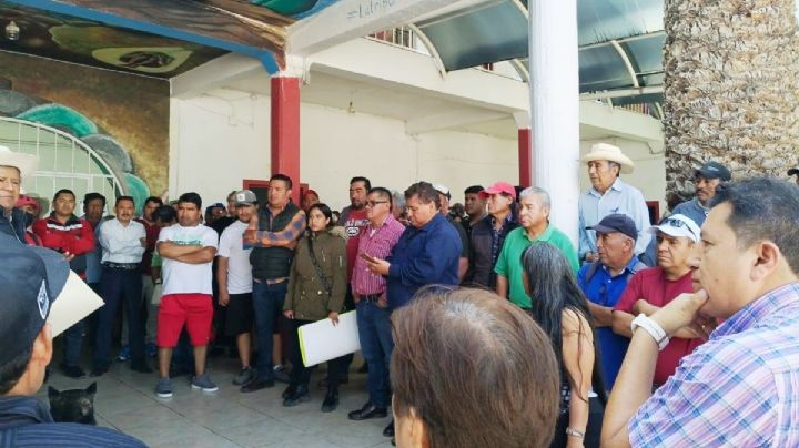 Santa María Amajac se levanta contra funcionarios foráneos y obra inconclusa