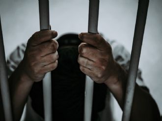 Jueces frenan prisión preventiva oficiosa; determinan que viola derechos