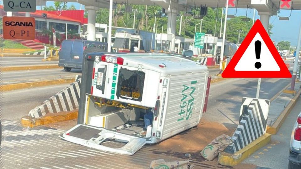 VIDEO: Vuelca ambulancia del IMSS en caseta de Cuitláhuac hoy 16 de julio; hay 2 lesionados