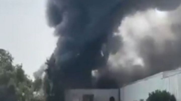 Los videos del incendio de una fábrica en Tultitlán