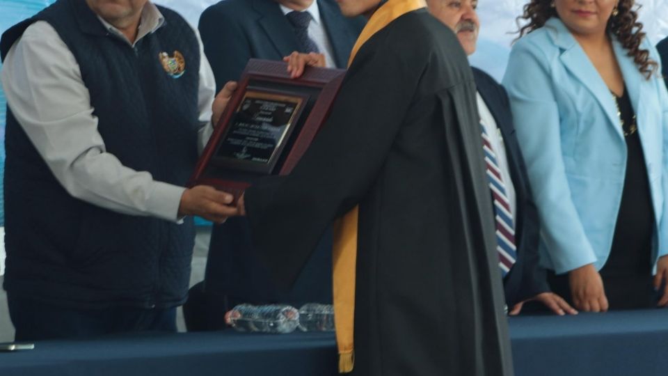 El joven ya no pudo ir físicamente por su certificado, pero su madre fue por él