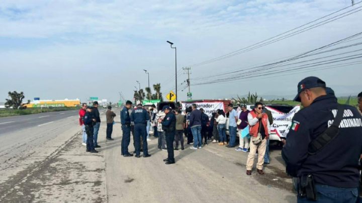 Una mañana de caos en la México-Pachuca; carambola y manifestación en Acayuca