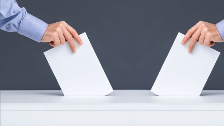 ¿Cómo se resuelve una elección empatada?